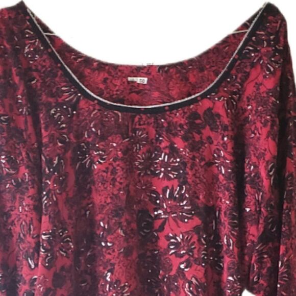 Beautiful Red Floral with Silver Embellishments Women's Kaftan - Picture 2 of 3